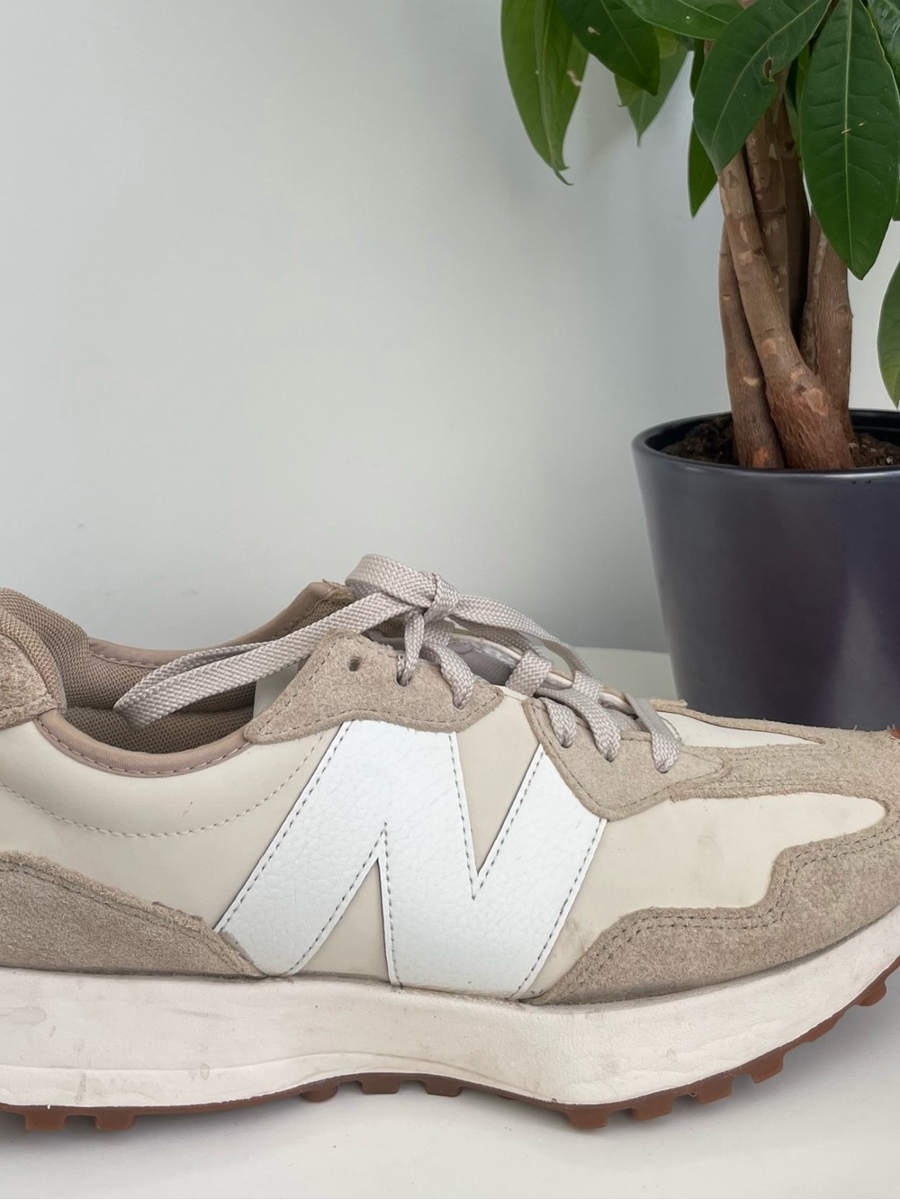 Women Size 9 New Balance 327
Oatmeal White Tan Beige Shoes